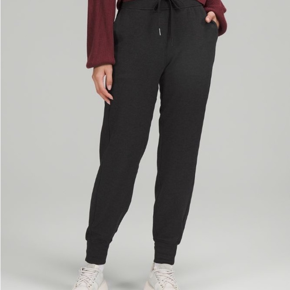 - Lululemon Ready to Rulu Classic-Fit High-Rise Jogger
Size 4